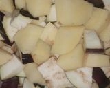 आलू बैंगन की सब्जी(aloo baingan ki sabzi recipe in hindi) रेसिपी चरण 1 फोटो
