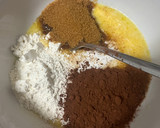 Foto del paso 3 de la receta: Bizcocho a la taza de cacao y azúcar moreno | 3 min de micro - 5 min en total