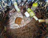 Foto langkah ke 2 dari resep Sup Jamur Enoki.