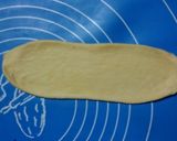 Foto langkah ke 3 dari resep Caterpillar bread.