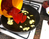 Foto del paso 2 de la receta: Pimientos del piquillo confitados
