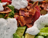Foto del paso 5 de la receta: Ensalada verde con tocino, tomate y aguacate