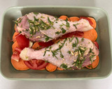 Foto del paso 5 de la receta: Muslos de pavo al horno con batatas y tomates