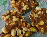 A picture of step 4 of Mixed nuts chikki.
