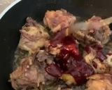 Foto del passaggio 4 della ricetta Pollo alla birra