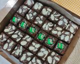 Foto langkah ke 9 dari resep Fudge Shiny Brownies for Sale 🥰.