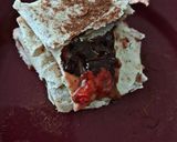 Foto del paso 2 de la receta: Wrap de frutilla y chocolate