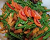 Foto langkah ke 4 dari resep Tumis kacang tahu bumbu kemiri pedas.