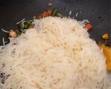 صورة لخطوة 7 من وصفة رز مقلي بالدجاج