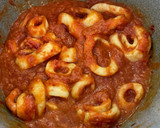 Foto del paso 3 de la receta: Calamares en salsa de tomate. Olla GM