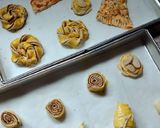Foto langkah ke 4 dari resep 🥐Puff Pastry Cinnamon,Bolognese, Cheese.