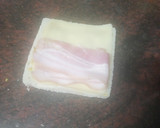 Foto del paso 2 de la receta: Flautas de pan de molde rellenas de salchichas, queso y bacon con puré de papas