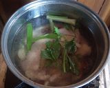 Foto langkah ke 2 dari resep Kaldu Ceker & Dada Ayam Kampung #MPAsi (Dengan foto).