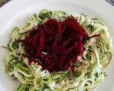 Foto del paso 3 de la receta Ensalada de calabacín, zanahoria, plátano frito y más