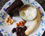 A picture of step 1 of Banana cocoa milkshake.