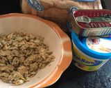 A picture of step 2 of Egg and sardine toasted bread.
