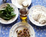 Foto del passaggio 1 della ricetta Maccheroncini ricotta, basilico e pistacchi