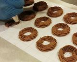 รูปขั้นตอนการทำที่ 7 ของ Chocolate Vienna Rings