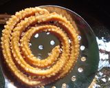 A picture of step 8 of Chakli Murukku.