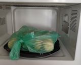 Фото кроку 3 до Быстрая кукуруза в микроволновке.