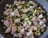 Foto del passaggio 4 della ricetta 🐔Pollo al Limone con Zucchine e Mandorle Croccanti🥒🥜