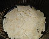 A picture of step 1 of Nachos With Salsa, Jalapeño Peppers & Cheese.