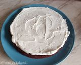 Epres fehércsokoládés-mascarponés vörösbársony torta recept fázis 7 fotója