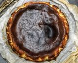 Foto langkah ke 4 dari resep Easy Burnt Cheesecake.