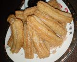 A picture of step 4 of Cinnamon churros and cinnamon chocolate sauce.
