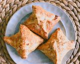 A picture of step 6 of "Samsa" or Samosa with chicken.