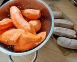 Une image de l'étape 1 de Andouillettes et patates douces a la nutricook.
