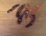 Foto del paso 1 de la receta: Salsa de chile de árbol