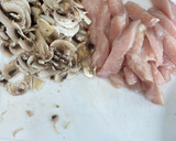 Foto del paso 1 de la receta: Pechuga de pollo al champiñón fit