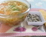 A picture of step 5 of Clear vegetables noodle soup.