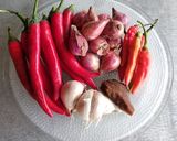 Foto langkah ke 2 dari resep Ayam Suwir Pedas.