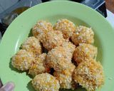Foto langkah ke 2 dari resep Pompom (Bola Kentang Isi Keju Lumer).