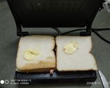 A picture of step 2 of Mayo boat sandwich.