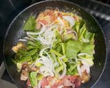 รูปขั้นตอนการทำที่ 2 ของ ข้าวผัดแหนม