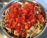 Une image de l'étape 3 de Salade castelfranco aux tomates oignon rose jambon blanc et leicester.