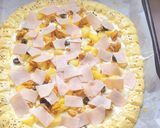 صورة لخطوة 2 من وصفة بيتزا بالصلصة البيضاء والتيركي🍕🍕