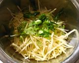 Foto langkah ke 4 dari resep Gamja Jeon : Potato Pancake.