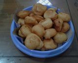 Foto langkah ke 5 dari resep DONAT SIMPEL / Tanpa Ulen.