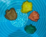 Foto langkah ke 2 dari resep Rainbow Wafer Cookies.