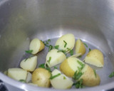 Foto del paso 4 de la receta: Ensalada tibia veraniega con espárragos y salmón para cena ligera