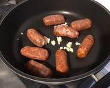 Une image de l'étape 3 de Minis chorizos aux haricots blancs, tomates séchées et courgettes jaunes.