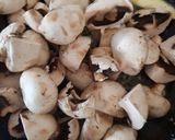 A picture of step 1 of My Ginger & Garlic Mushrooms with Asparagus.