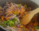 Foto del paso 1 de la receta: Tortilla de repollo morado, brócoli, espinaca, zanahoria y cebolla