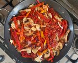 A picture of step 2 of Vegetarian paella.