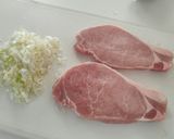 รูปขั้นตอนการทำที่ 1 ของ สันนอกหมูราดซอสหัวหอมญี่ปุ่น