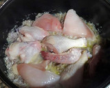 Foto del paso 6 de la receta: Pollo en salsa de cebollas y cebollitas moradas